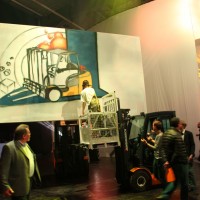 Multimedia Event Performance: Forklift Ballet & Graffiti Action. Directed and produced by Barbara Duchow for Jungheinrich Deutschland Product Staging & After-Show Party, Hannover, Germany, 2014. © dasintegral
